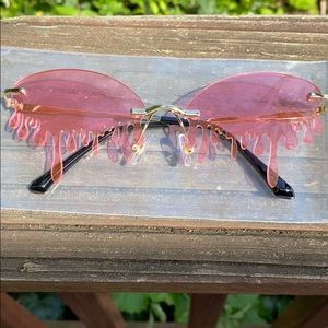 Pink dripped framed sunglasses.🕶💗